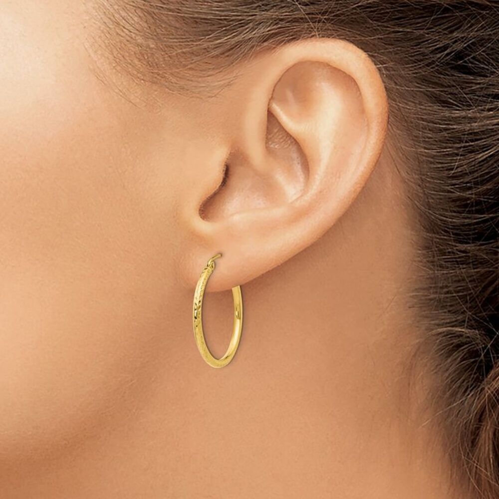 14K Yellow Gold Engraved Diamond Cut 1 inch Round Hoop Earrings